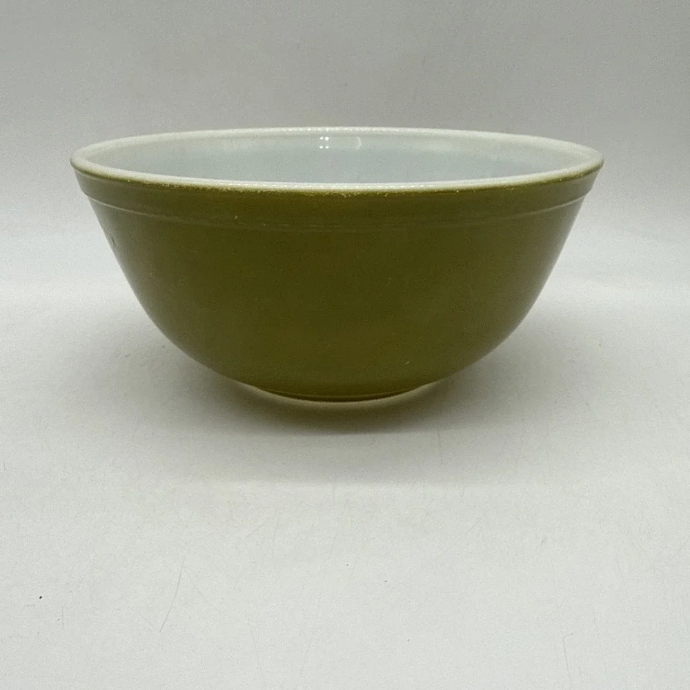 Vintage Pyrex Avocado Green 403 Mixing Bowl 2.5 QT